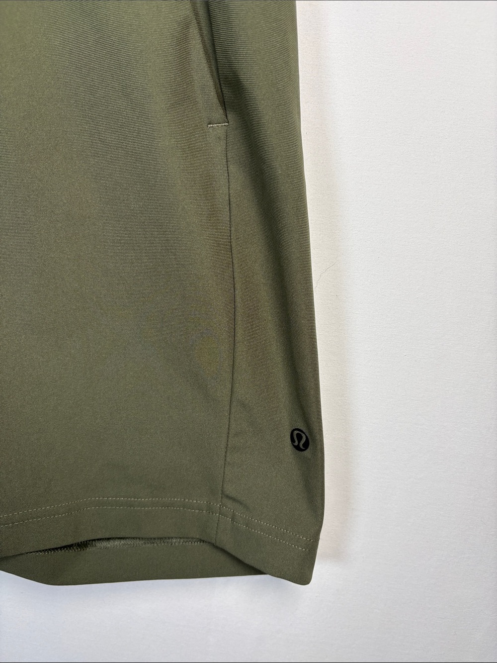 LULULEMON Men's Dark Green Stretch Flat Front Shorts size 34 - Picture 3 of 4